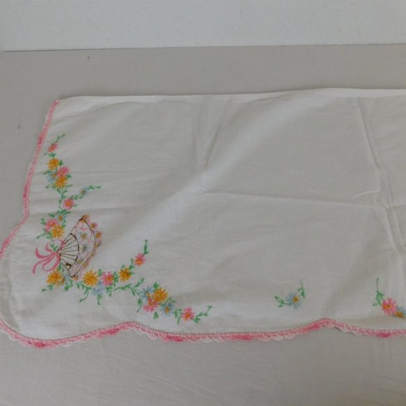 Hand Embroidered Table Runner Dresser Scarf Fans Flowers Crochet Vintage - Picture 7 of 8